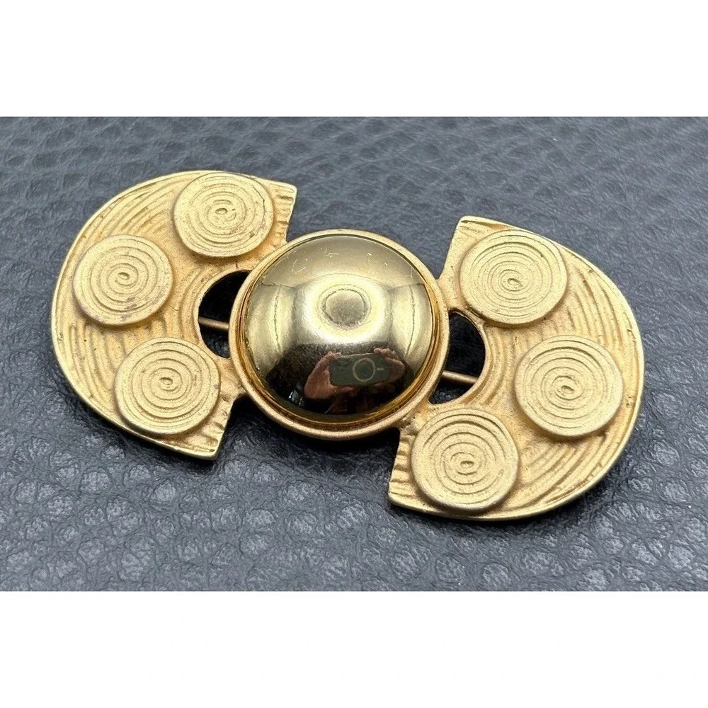 Vintage 80s Chunky Gold Tone Applied Spirals Brooch Pin Runway Mod